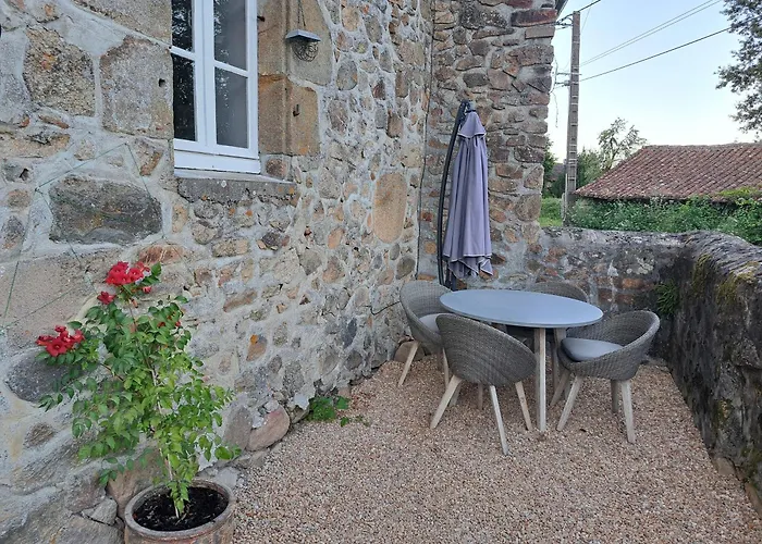 Bed and breakfast Lavallade12 Chambers D'hotes Roussines